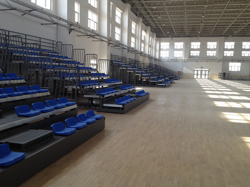 喀什民語(yǔ)中學(xué)體育館伸縮看臺(tái)