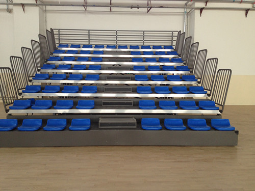 喀什民語(yǔ)中學(xué)體育館伸縮看臺(tái)