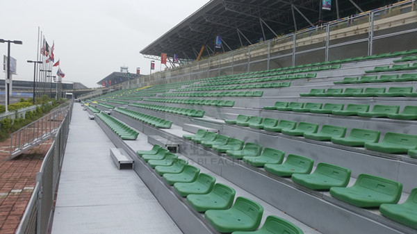 綠蛙可拆卸拼裝低靠背吹塑椅層側全封閉看臺