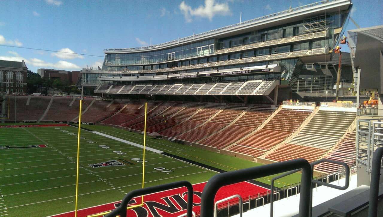 大學體育場西看臺翻新案例