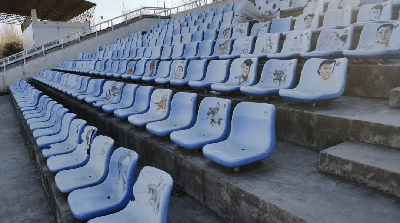 最美風(fēng)景線！老舊體育場座椅重?fù)Q新顏！但根本上要更換新的座椅