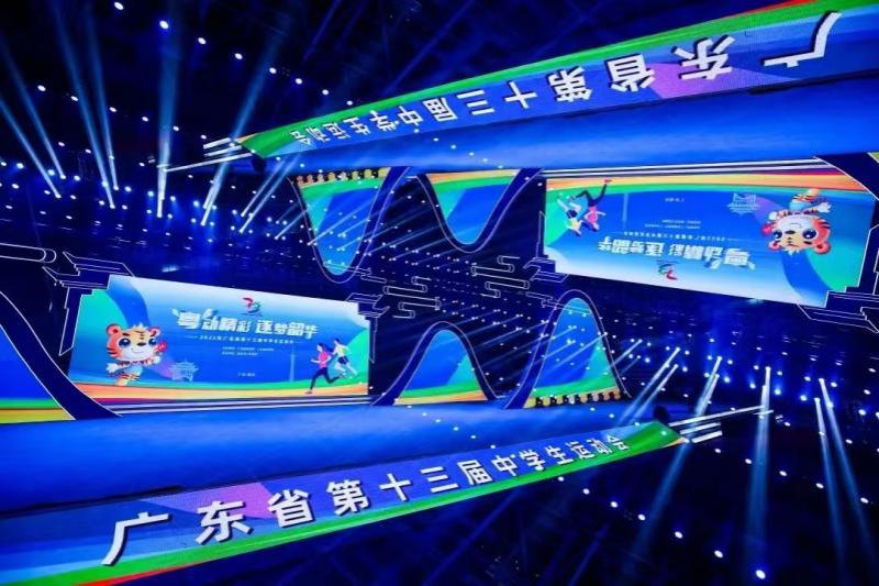 廣東省第十三屆中學(xué)生運動會在韶關(guān)隆重開幕,綠蛙看臺承接其看臺安裝調(diào)試