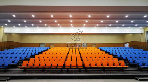 看臺座椅的高度設置與與觀眾視線的聯系