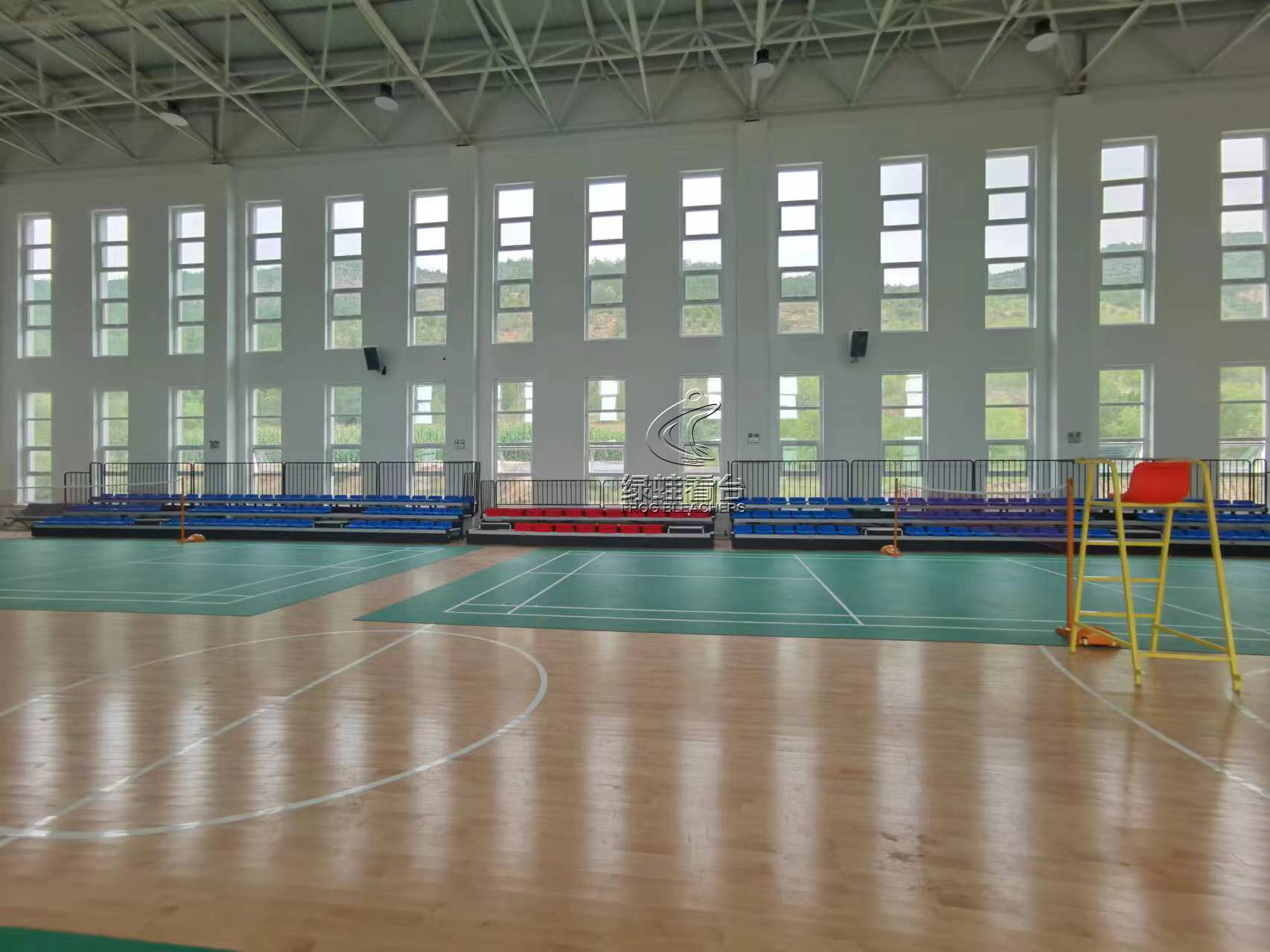 甘肅通渭縣體育館手動伸縮看臺